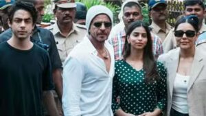 Shah Rukh Khan And His Family Cast Their Votes.