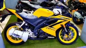 Yamaha YZF-R15 Bike Comes Roaring In Road With Dangerous Engine, See Price