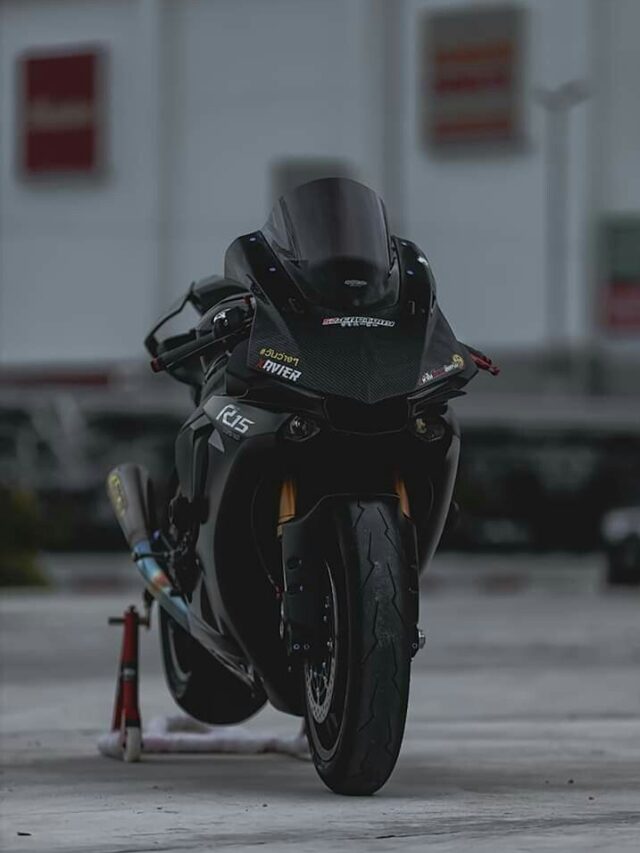 Yamaha R1 High-Performance Sportbike_ Born to Race