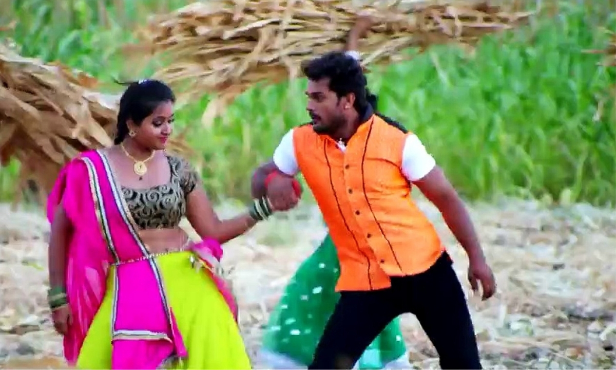 Khesari Lal Yadav and Kajal Raghwani Magical Chemistry In Balamua Ho Tohre Se Pyaar Ho Gail