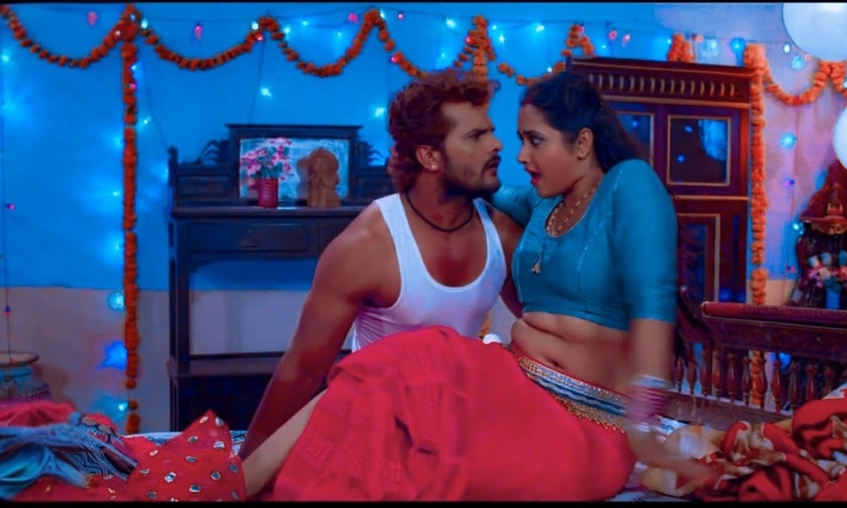 Khesari Lal Yadav And Kajal Raghwani Romantic Song Khoji Na Balmua Diya Bari Still Winning Hearts