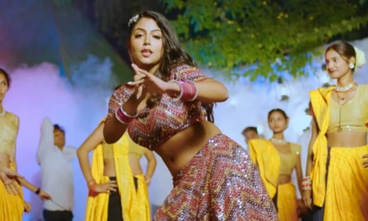 Mahi Srivastava White Lehenga Song Sets the Holi Mood on Fire