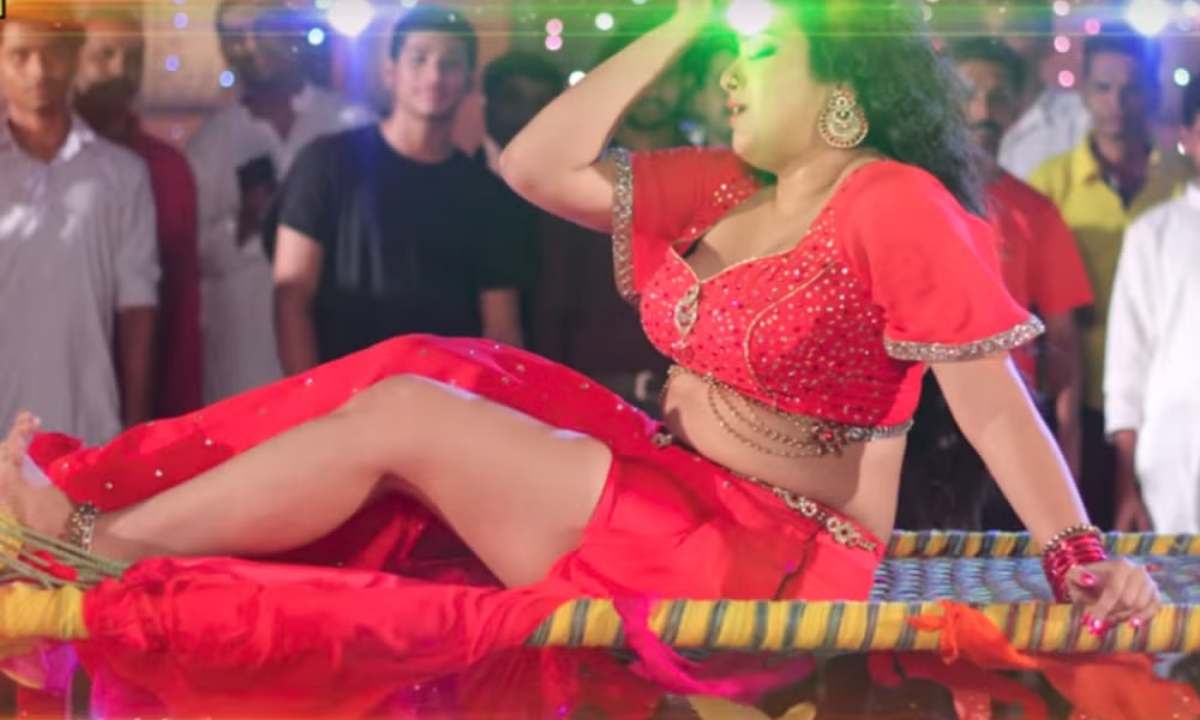 Khesari Lal Yadav and Amrapali Dubey's Song Marad Abhi Baccha Ba Creates a Sensation on YouTube