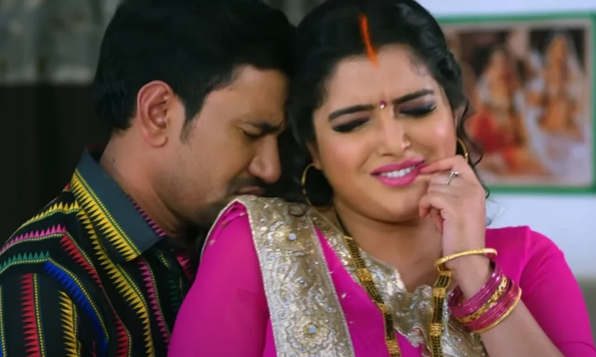 Bhojpuri Sensation Nirahua and Amrapali's Viral Song Dhadak Jala Chhatiya Wins Hearts