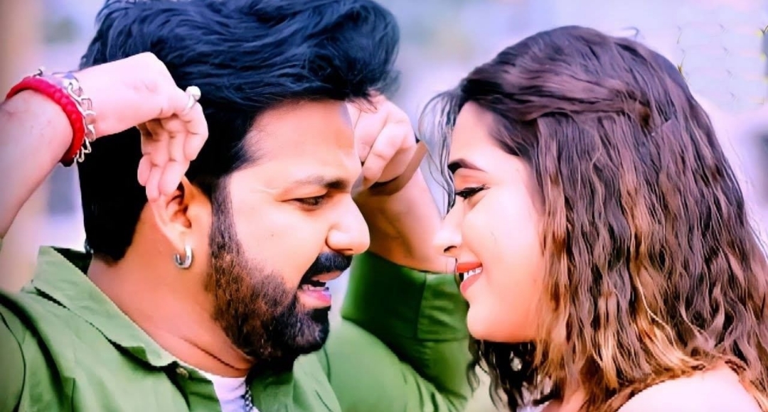 This Romantic Song by Pawan Singh & Kajal Raghwani Will Make You Fall in Love Again