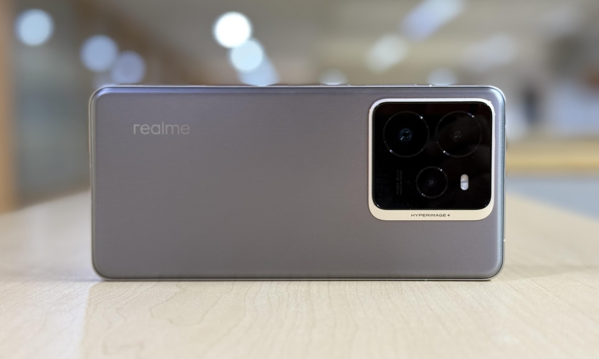 Realme GT 7 Pro: A Flagship Beast with 6500mAh Battery & 120W Fast Charging