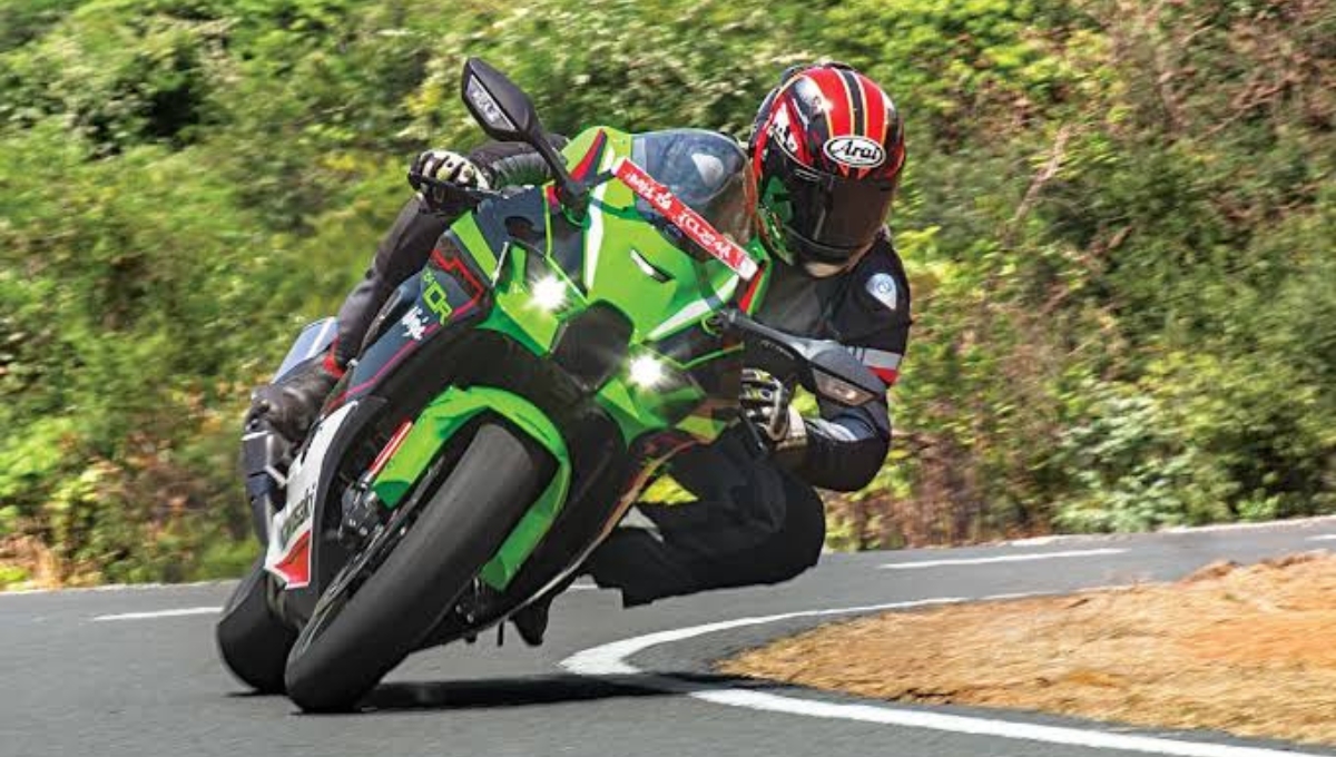 Kawasaki Ninja ZX-10R The Ultimate Track-Ready Superbike