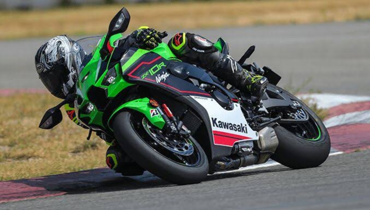 Kawasaki Ninja ZX-10R The Ultimate Track-Ready Superbike