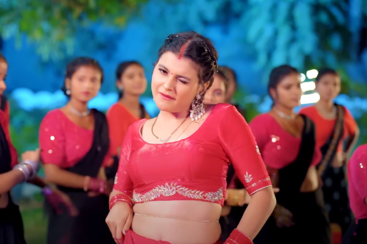 Bhojpuri Song: New Bhojpuri Hit Samhara Mor Jawani Takes Over YouTube