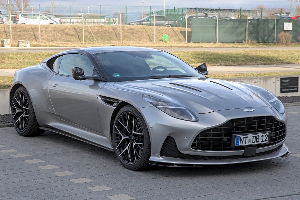 Aston Martin DB12