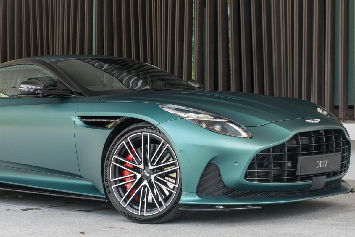 Aston Martin DB12