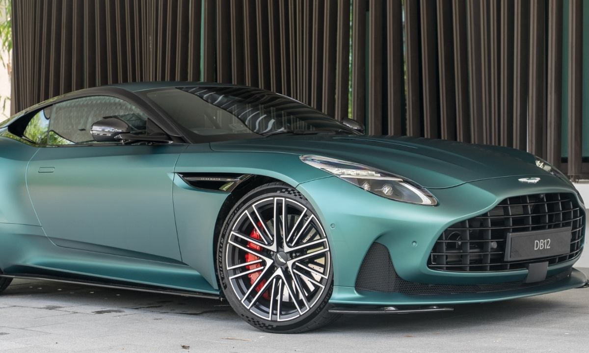 Aston Martin DB12