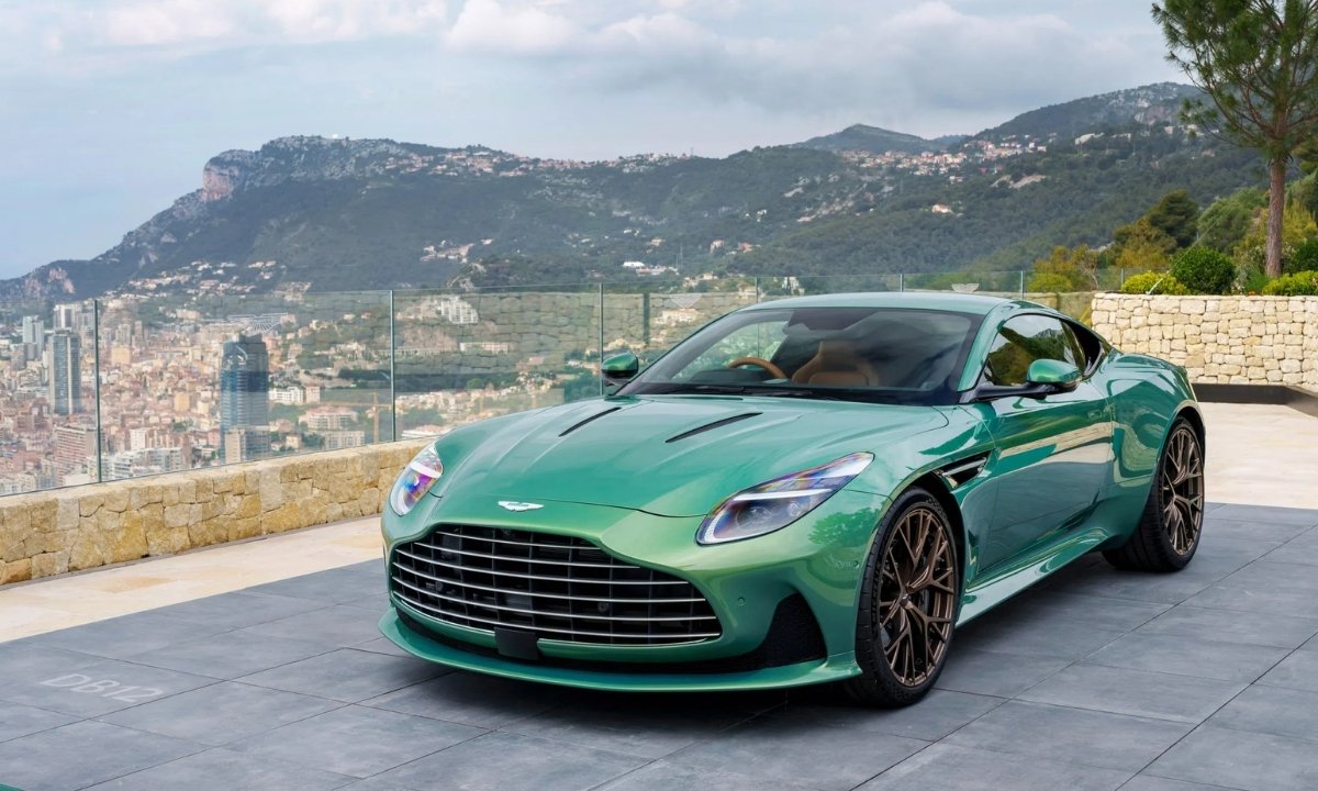Aston Martin DB12