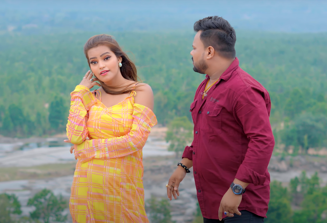 Bhojpuri Song: Defender Se Auto Par, Deepak Dildar Viral Bhojpuri Hit is Winning Hearts