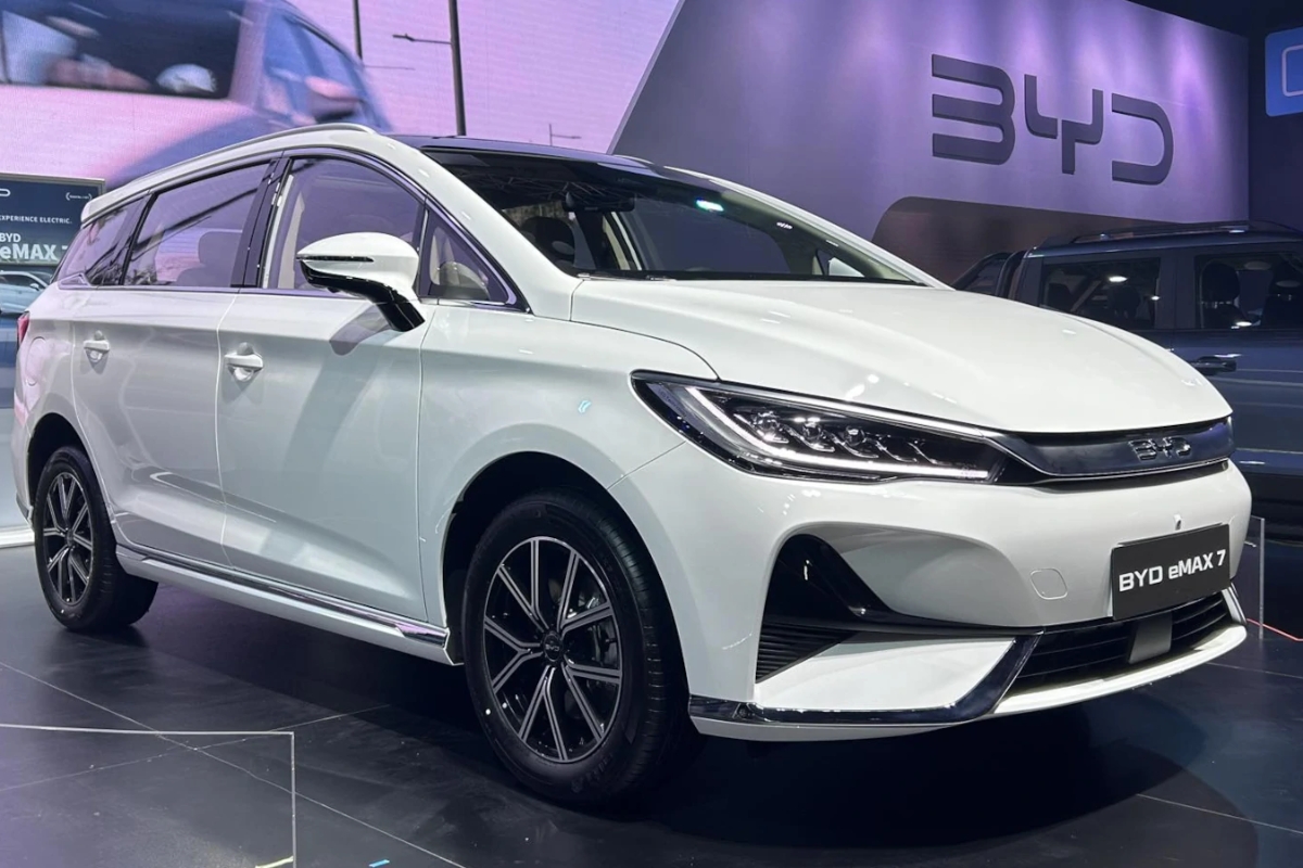 BYD eMAX 7