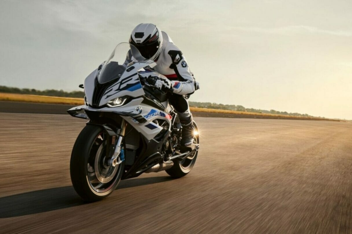 BMW S 1000 RR and R