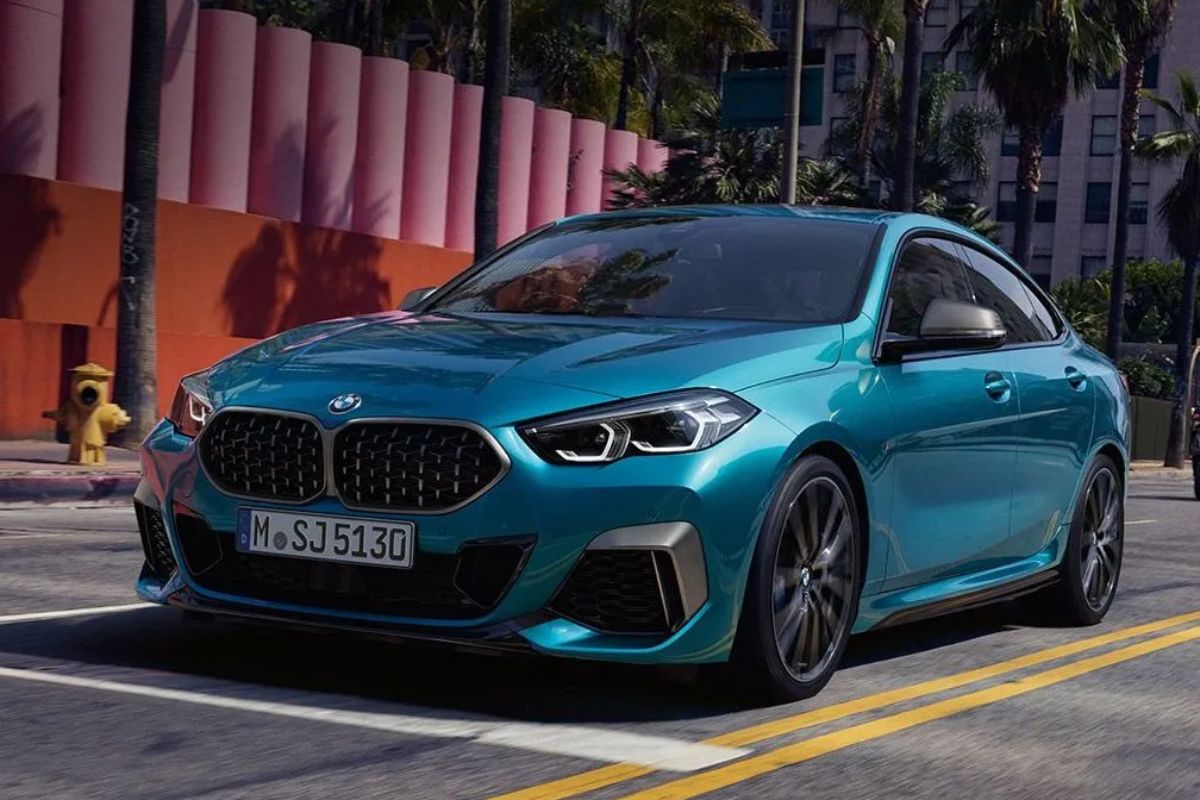 BMW 2 Series 2025 ची किंमत आणि फीचर्स उलगडा लक्झरी कारप्रेमींसाठी खास भेट