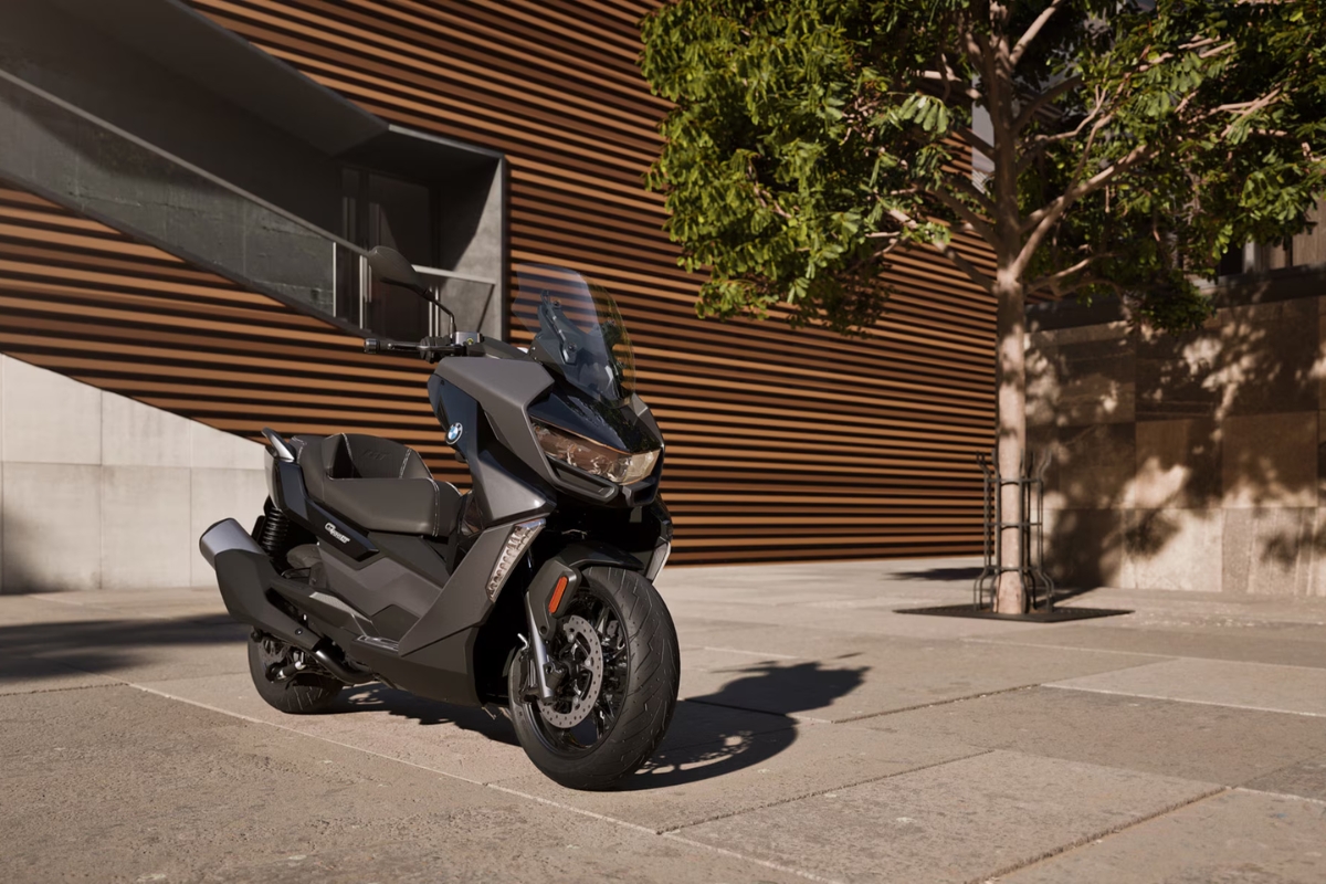 BMW C 400 ₹11.25 लाखात सुरु होणारी प्रीमियम क्लासची स्टाईलिश स्कूटर