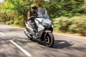 BMW C 400 ₹11.25 लाखात सुरु होणारी प्रीमियम क्लासची स्टाईलिश स्कूटर