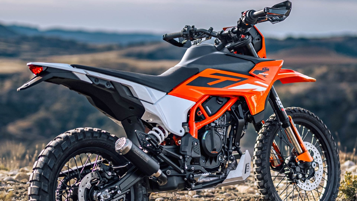 KTM 390 Enduro R पावसात, पर्वतात, कधीही चालवा आता ₹3.60 लाखात उपलब्ध