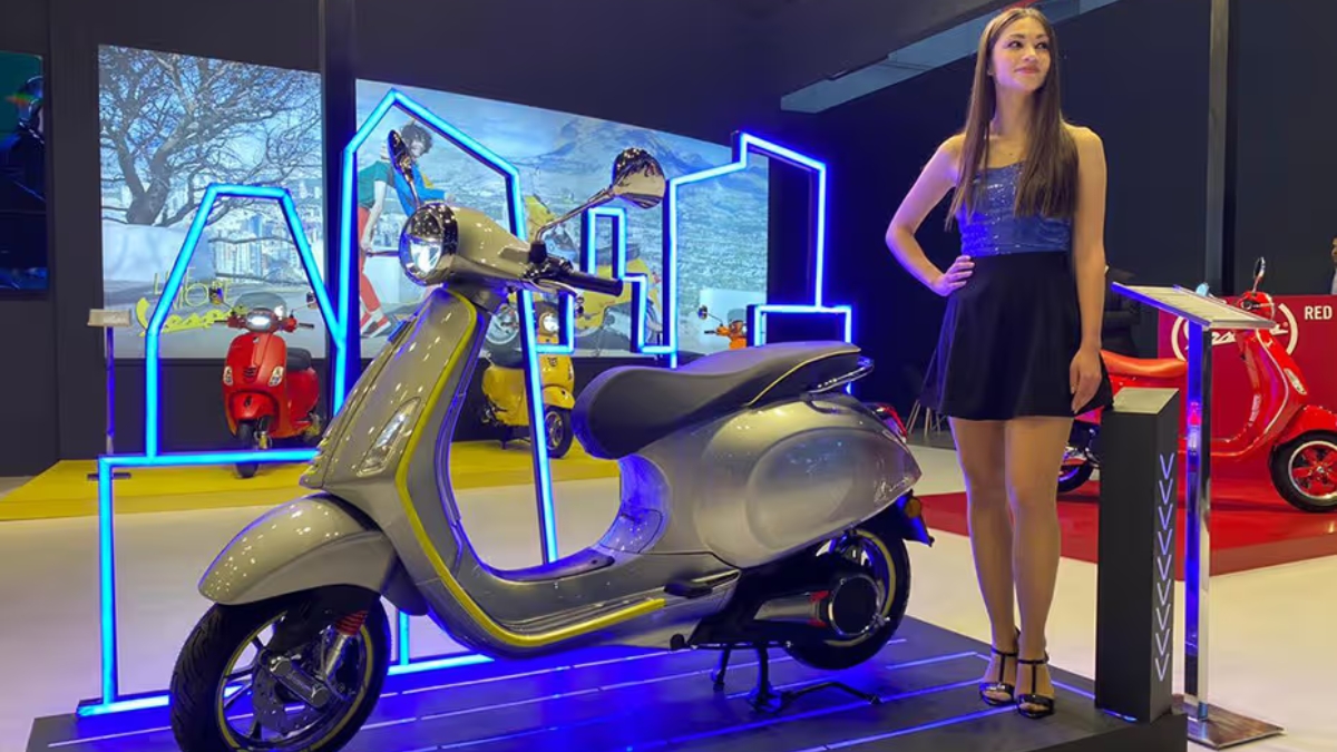 Vespa Electric Scooter शहरी रस्त्यांसाठी परफेक्ट, चार्जिंग एकदाच मस्ती भरपूर किंमत ₹1.30 लाखपासून