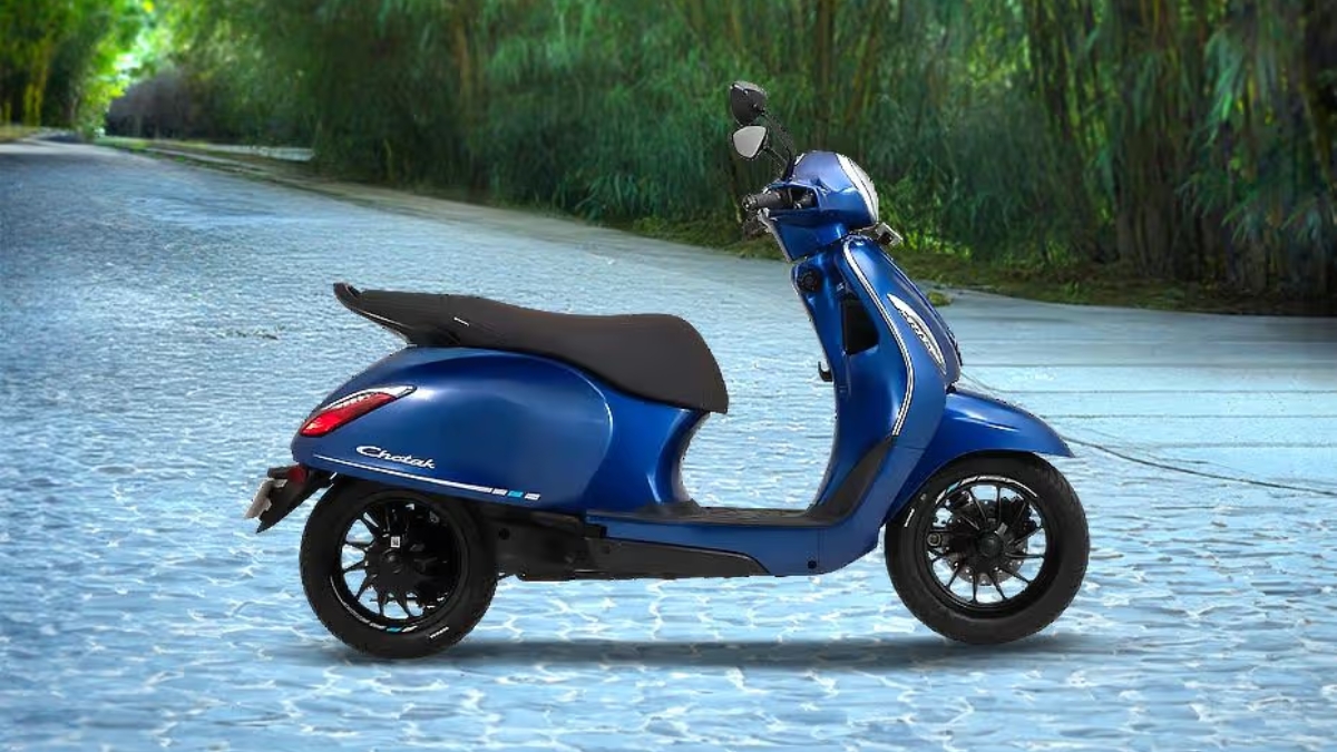 Bajaj Chetak 3503 ₹1.02 लाख पासून सुरू होणारी पर्यावरणमित्र स्कूटर