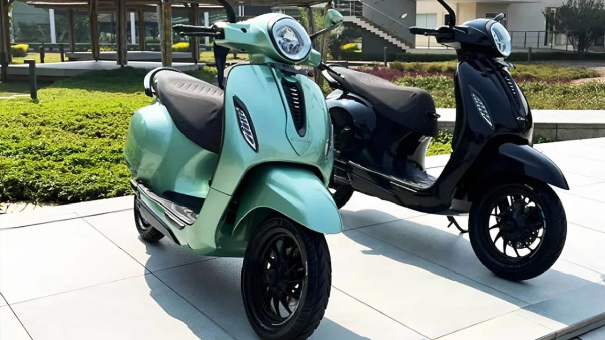 Bajaj Chetak 3503 ₹1.02 लाख पासून सुरू होणारी पर्यावरणमित्र स्कूटर
