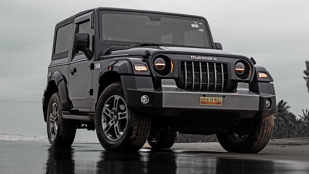 Mahindra Thar आकर्षक डिझाईन, शक्तिशाली 4x4 फीचर्स आणि फायदेशीर मायलेज