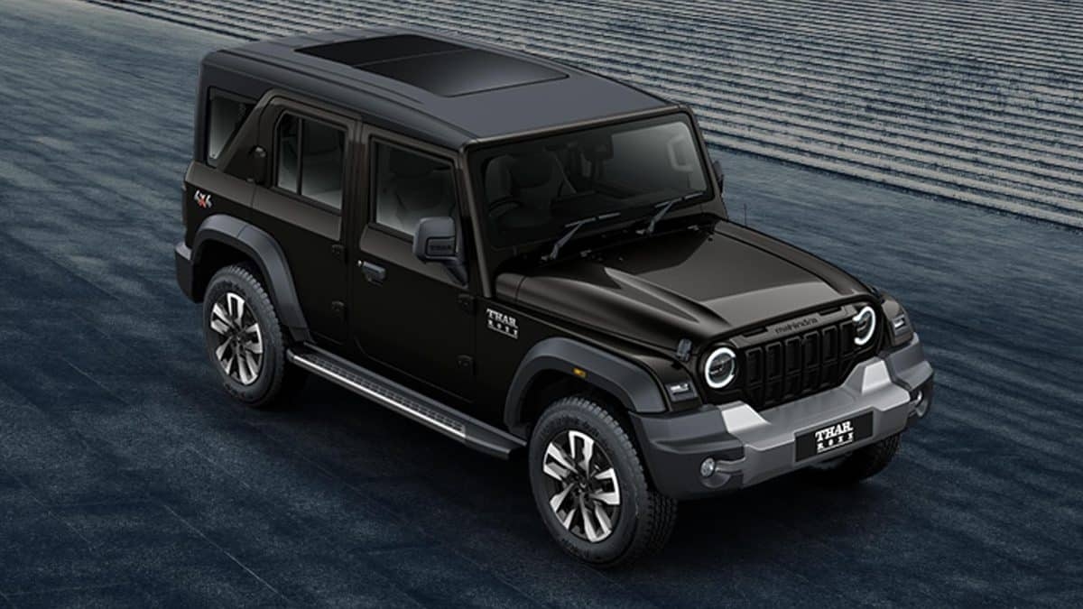 Mahindra Thar आकर्षक डिझाईन, शक्तिशाली 4x4 फीचर्स आणि फायदेशीर मायलेज