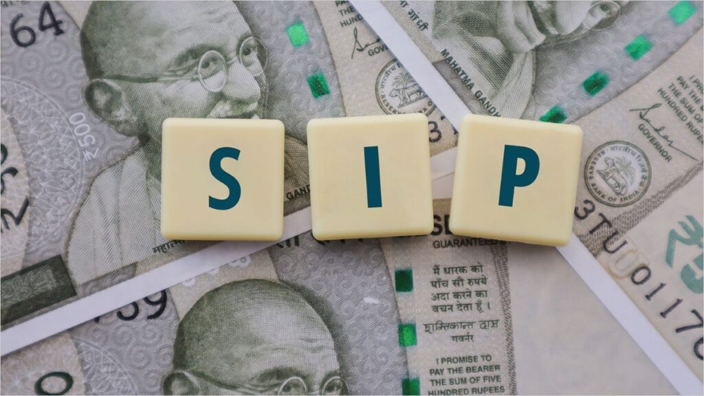 SIP गुंतवणुकीतून दरमहा ₹5000 टाकून 1 कोटींचा फंड तयार करणे शक्य