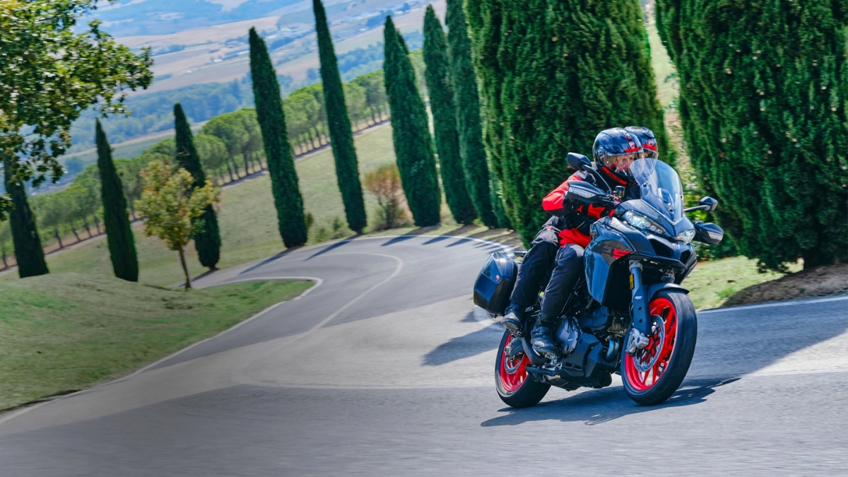 Ducati Multistrada V2 तुमच्या ध्येयासाठी शक्तिशाली आणि स्टायलिश साथीदार