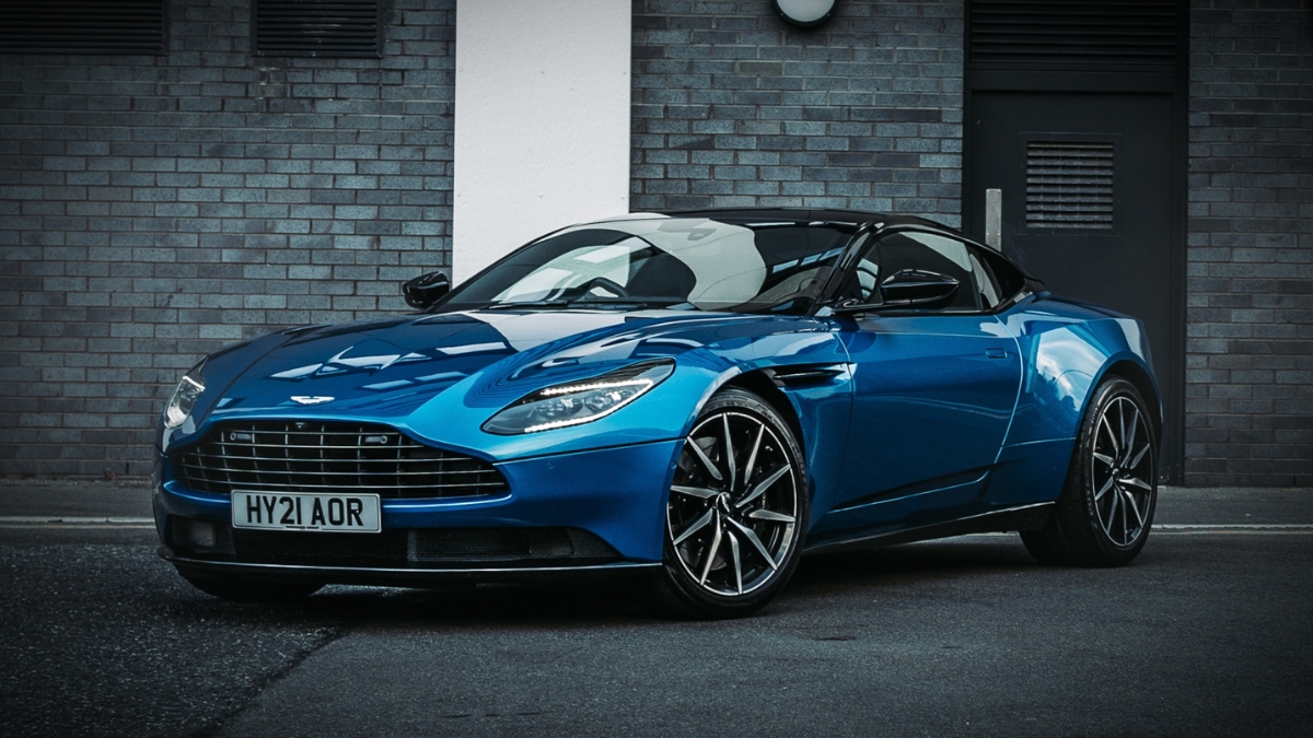 Aston Martin DB11 ₹4.20 कोटींचं स्टेटस सिम्बॉल जे प्रत्येक नजर आकर्षित करतं