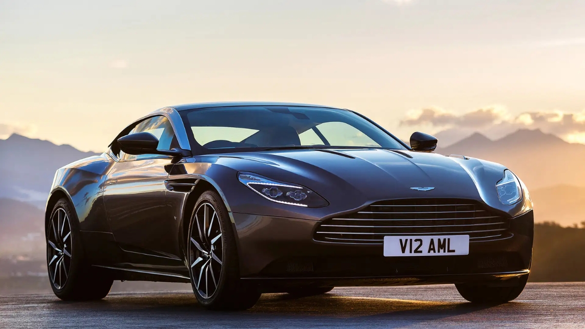Aston Martin DB11 ₹4.20 कोटींचं स्टेटस सिम्बॉल जे प्रत्येक नजर आकर्षित करतं