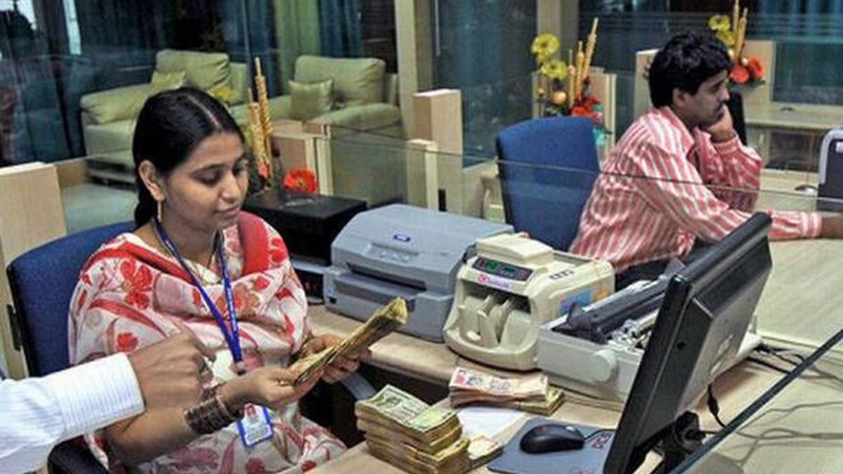Saving Account मध्ये ₹10 लाखांहून अधिक रक्कम, आयकर विभाग पाठवू शकतो नोटीस