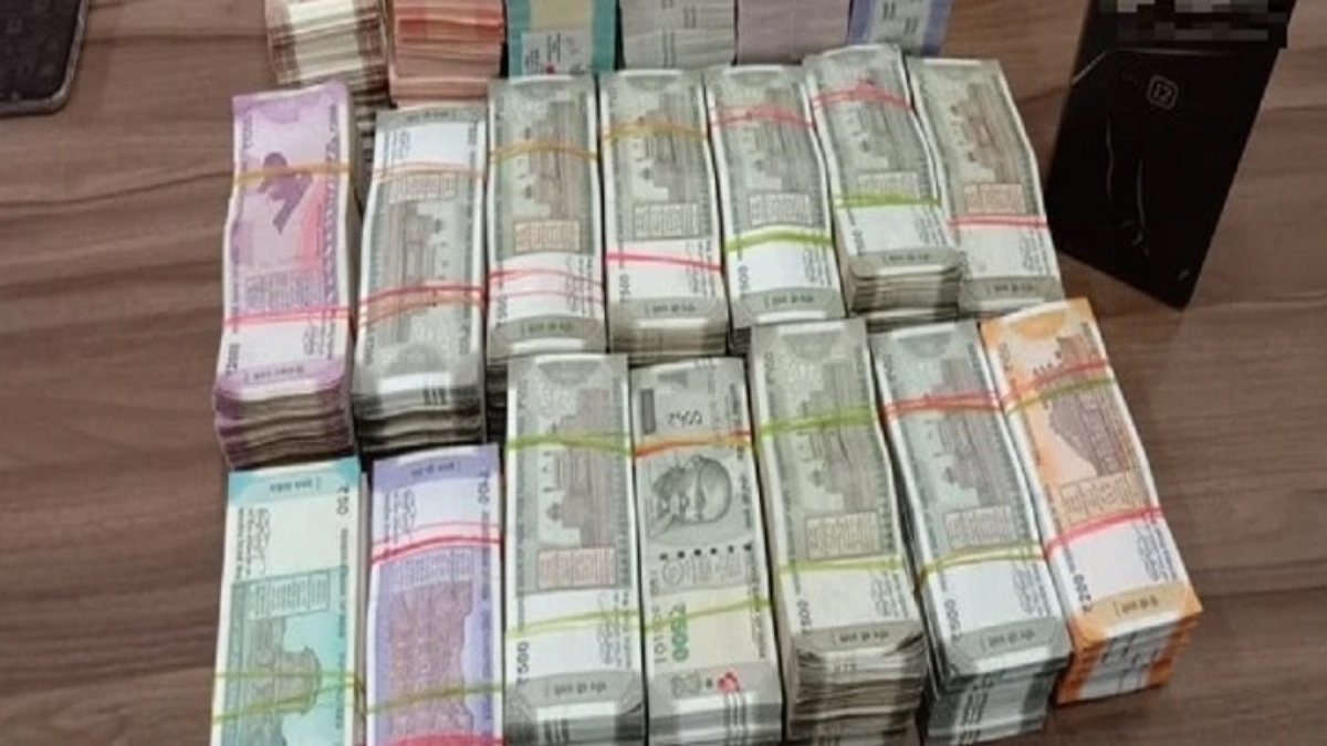 Income Tax ₹2 लाखांपेक्षा जास्त रक्कम घरात ठेवणं होऊ शकते आयकर विभागासाठी शंका निर्माण करणारे
