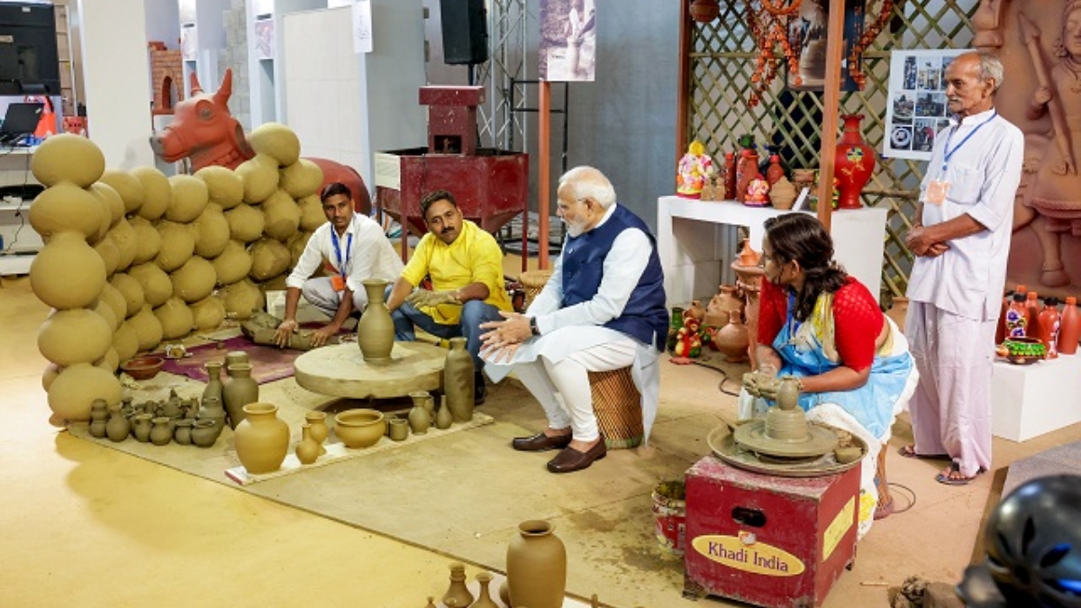 PM Vishwakarma Yojana कारीगरांना स्वावलंबी बनवण्याची योजना, मिळवा ₹15,000 अनुदान
