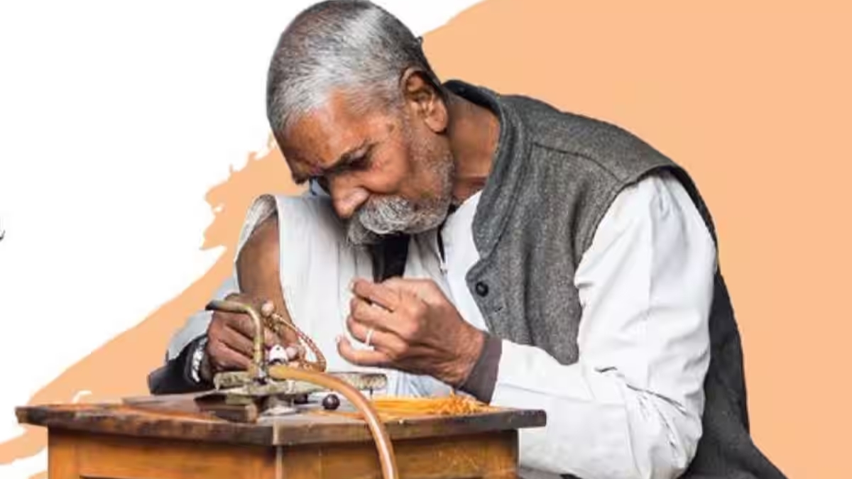 PM Vishwakarma Yojana कारीगरांना स्वावलंबी बनवण्याची योजना, मिळवा ₹15,000 अनुदान