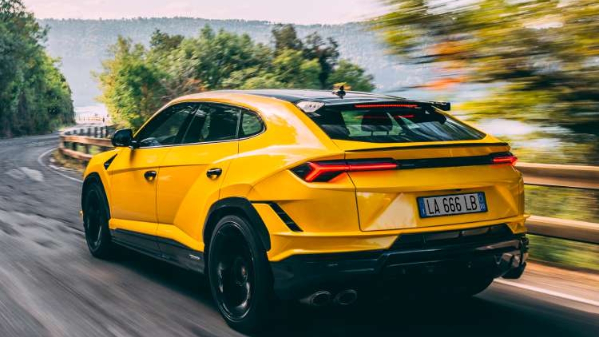 Lamborghini Urus ₹3.15 कोटीमध्ये मिळवणारी लक्झरी SUV, ज्यात आहे वेग आणि लक्झरीचा अनुभव
