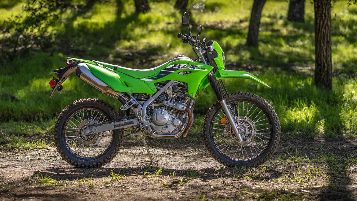 Kawasaki KLX 230 केवळ ₹5 लाखांपासून सुरू होणारी दमदार ऑफ-रोड बाइक