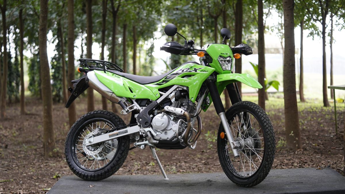 Kawasaki KLX 230 केवळ ₹5 लाखांपासून सुरू होणारी दमदार ऑफ-रोड बाइक
