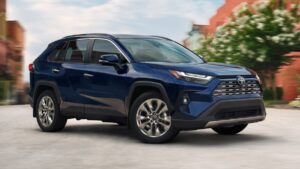 Toyota RAV4 हायब्रिड SUV ₹35 लाखांपासून, वायरलेस चार्जिंग आणि लेन असिस्टसह