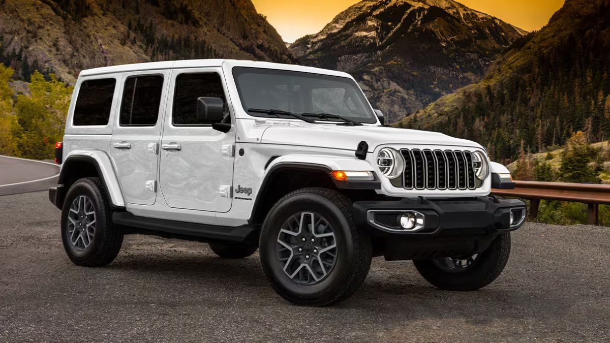 Jeep Wrangler दमदार इंजिन, स्टाईलिश लूक आणि मायलेज ११ किमी/लिटर