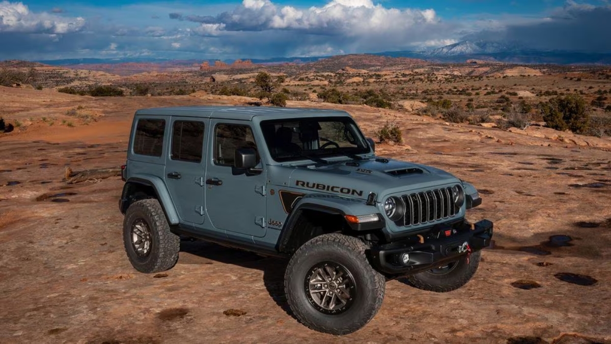 Jeep Wrangler दमदार इंजिन, स्टाईलिश लूक आणि मायलेज ११ किमी/लिटर