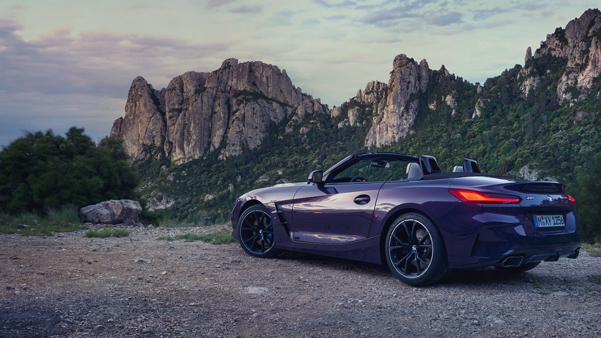 BMW Z4 १२ किमी/लिटर मायलेज आणि ₹96.90 लाखात स्पोर्टी लक्झरीचा अनुभव