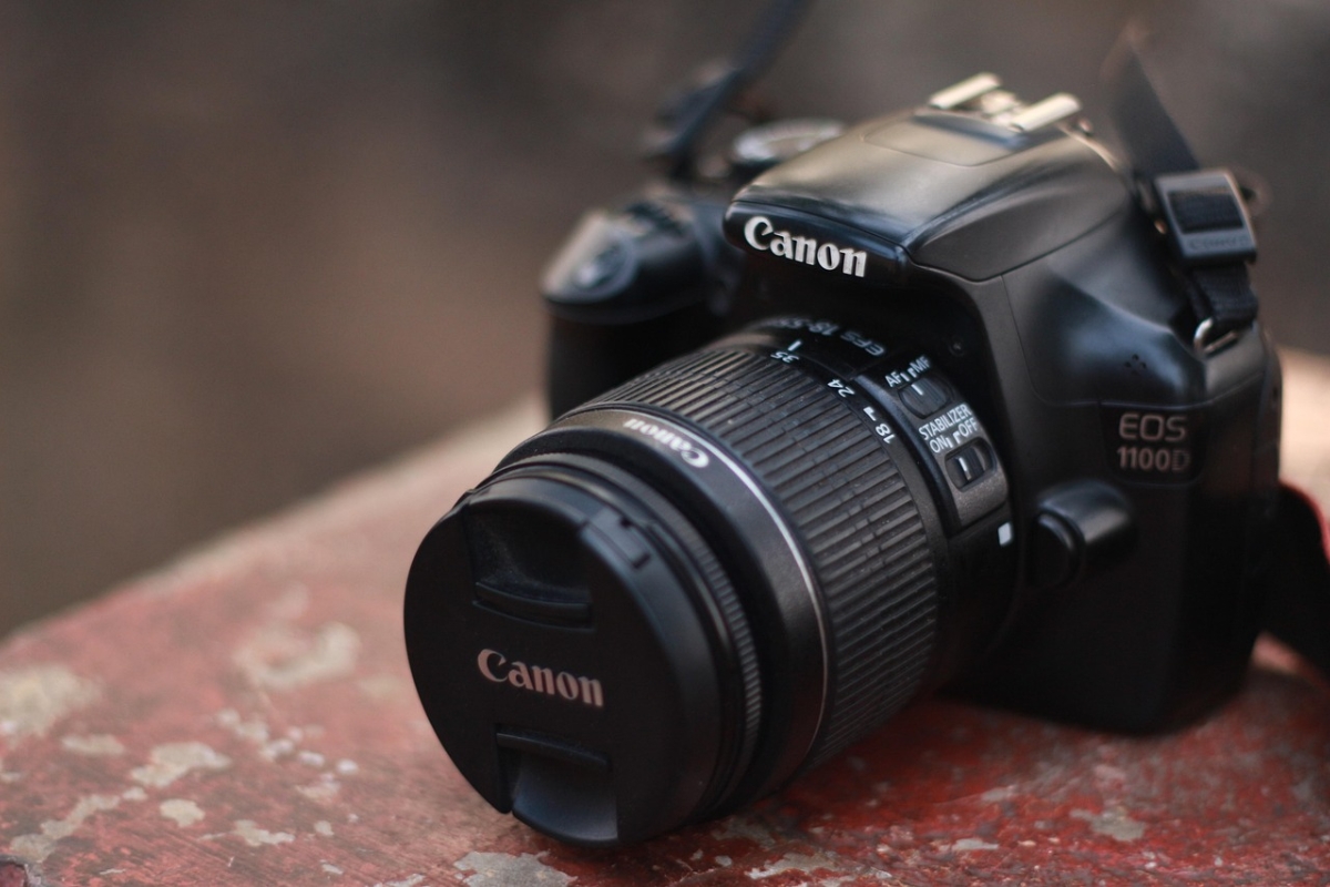Canon EOS 1100D बजेटमध्ये प्रीमियम कॅमेरा ₹25,000 मध्ये तुमचं स्वप्न पूर्ण करा