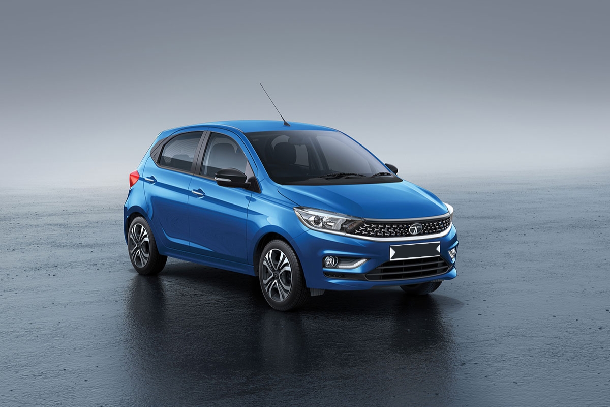 Tata Tiago ₹5.65 लाख मध्ये उत्कृष्ट मायलेज, सिटी ड्राइविंगसाठी आदर्श कार
