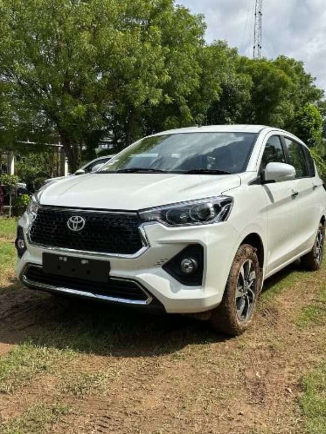 Toyota Rumion V AT NeoDrive- ₹13_6 lakh _ Real-life review (3)