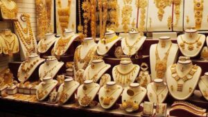 Gold Price Today: महीने के शुरूआती दिनों में सोने के दाम में गिरावट, देखे आज के लेटेस्ट रेट