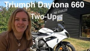 95bhp की पावर के साथ आ रही है Triumph Daytona 660! जानें कीमत और फीचर्स