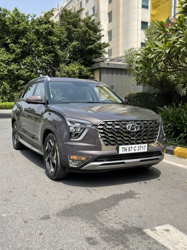 Hyundai Alcazar Signature (O) 2_0 AT- ₹20 lakh _ Real-life review (1)